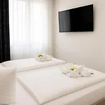 Aparthotel Holi 3*