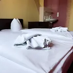 Holi Aparthotel 3*